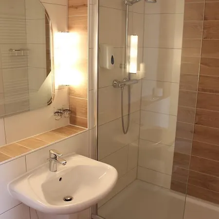 Pensión Zur Grünen Eiche Kaulsdorf