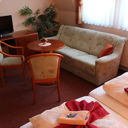 Pensión Zur Grünen Eiche 3*